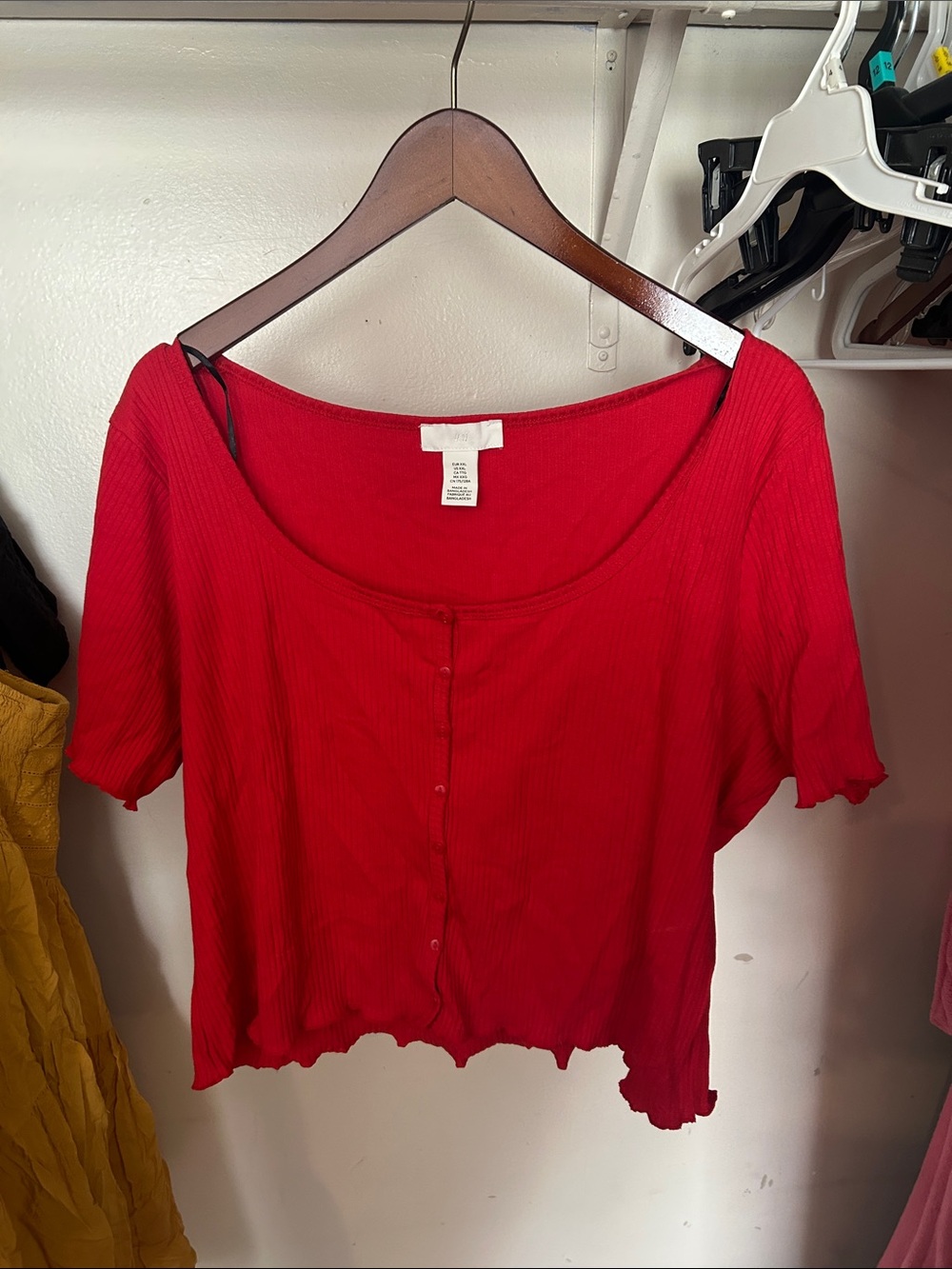 H&M Red Ribbed Button-Front Crop Top
